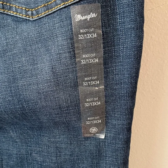 Women's Mid-RiseWrangler Jeans - Picture 4 of 6